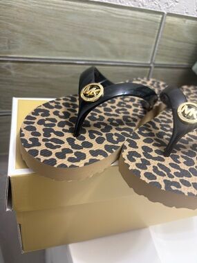 Michael Kors Black & Camel Leopard Print Flip Flops NEW IN BOX